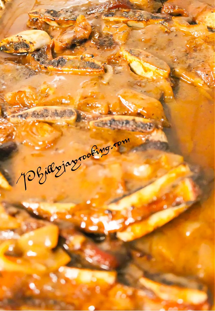 Smothered beef short ribs